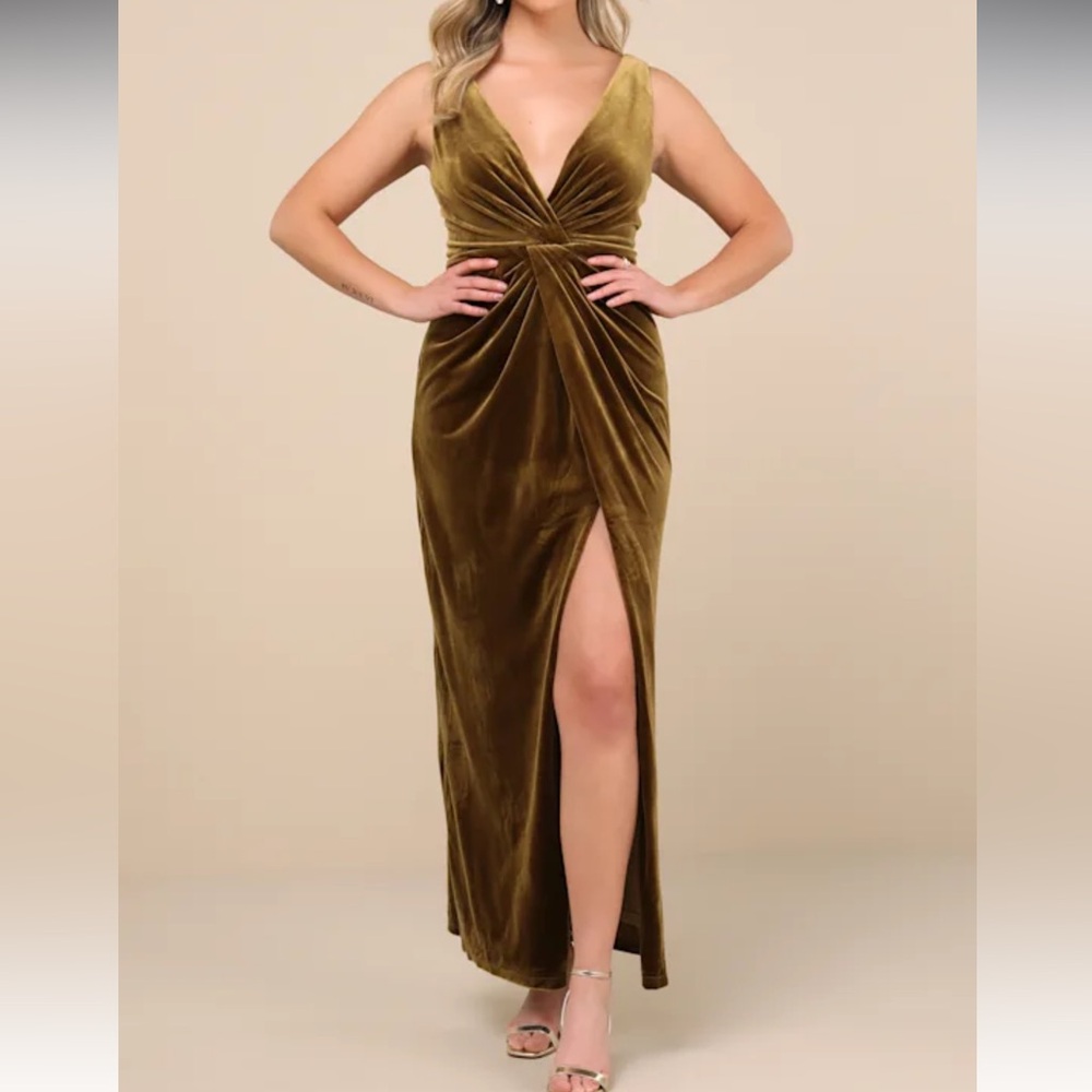 Lulus Beautiful Evenings Olive Green Velvet Twist-Front Maxi Dress size Medium